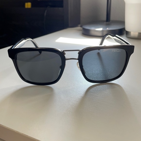 Prada unisex sunglasses - Picture 3 of 6